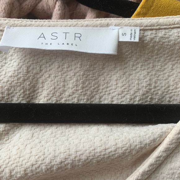 Knotted blouse - Picture 3 of 3